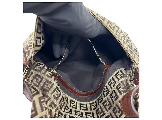 Borsa a tracolla Fendi Mamma Bucket Zucchino FF Pattern Semi Marrone - vista 10