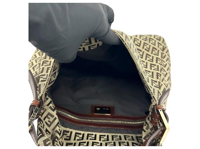 Borsa a tracolla Fendi Mamma Bucket Zucchino FF Pattern Semi Marrone - vista 9