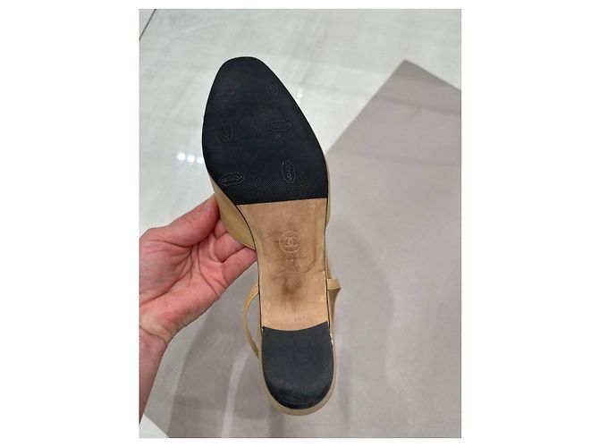 Décolleté Slingback bicolore CHANEL - EU 42 usato - vista 13