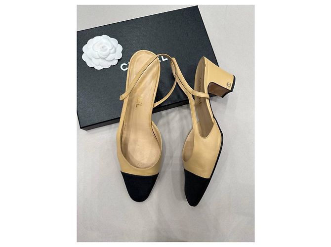 Décolleté Slingback bicolore CHANEL - EU 42 usato - vista 3