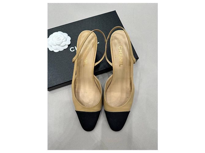 Décolleté Slingback bicolore CHANEL - EU 42 usato - vista 4
