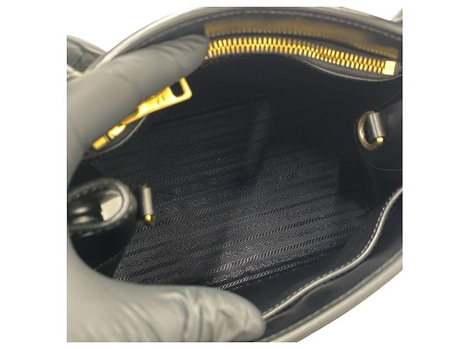 Borsa Prada in pelle Saffiano con logo monocromatico Nero - vista 9