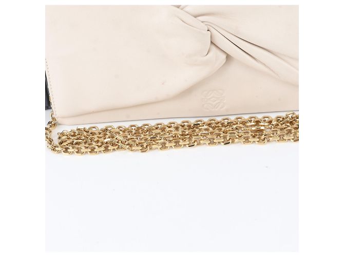 Bolsa de Ombro Loewe Anagram em Couro com Corrente Cru - vista 2