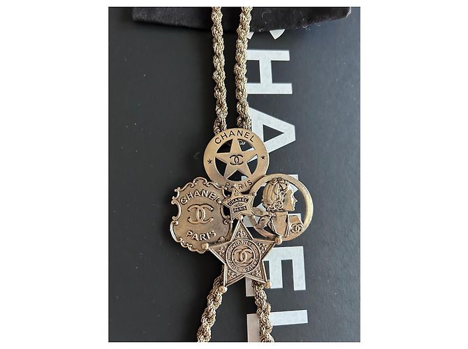 Collana Bolo Chanel con ciondoli D'oro - vista 3