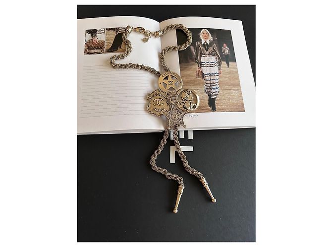 Collana Bolo Chanel con ciondoli D'oro - vista 6