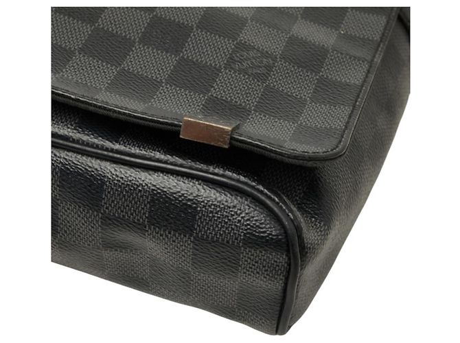 Borsa a tracolla Louis Vuitton Damier Graphite District PM NM Nero Damier ebene - vista 4