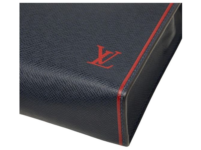 Louis Vuitton Taiga Pochette Voyage Clutch Bag Blu navy - vista 4
