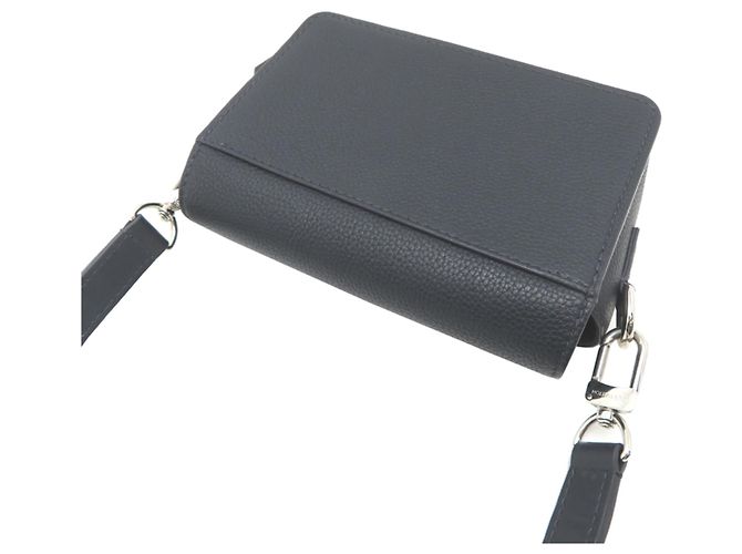Borsa a tracolla portafoglio indossabile Louis Vuitton Fastline Blu navy - vista 4