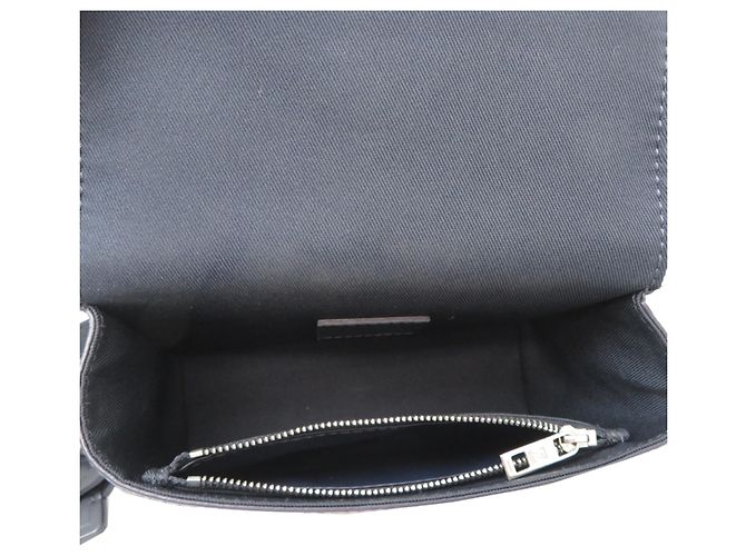 Borsa a tracolla portafoglio indossabile Louis Vuitton Fastline Blu navy - vista 5