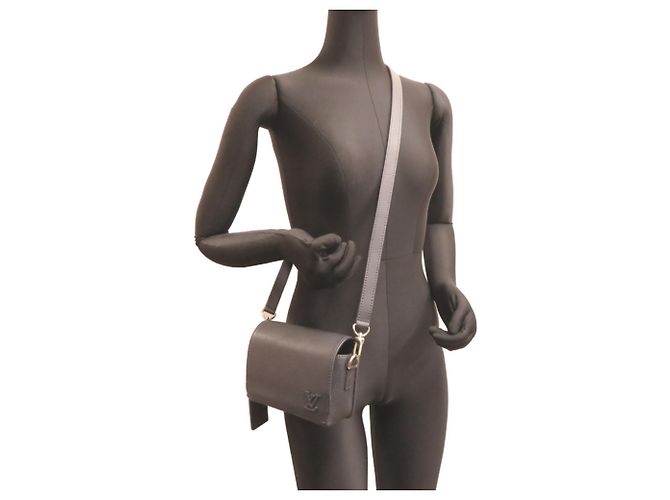 Borsa a tracolla portafoglio indossabile Louis Vuitton Fastline Blu navy - vista 8