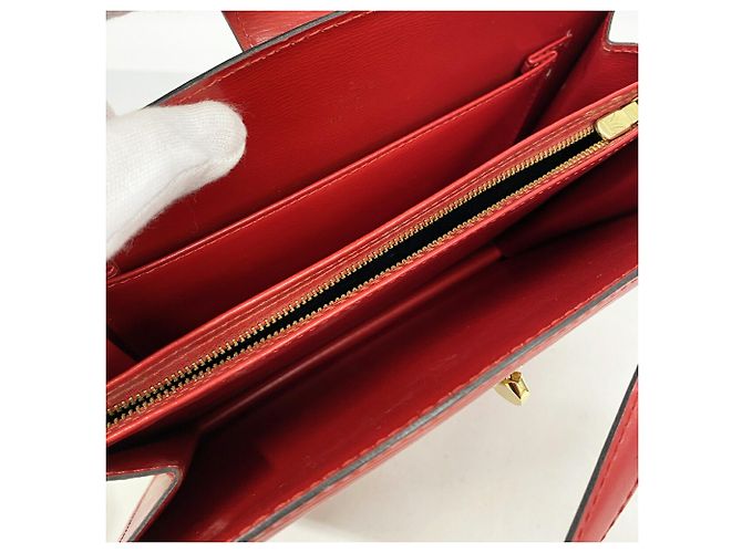 Borsa a tracolla Louis Vuitton Epi Capucines Rosso - vista 4