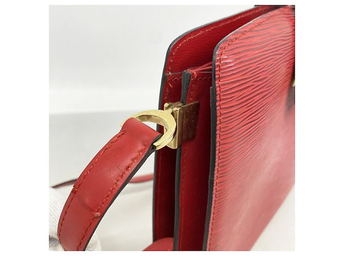 Borsa a tracolla Louis Vuitton Epi Capucines Rosso - vista 7