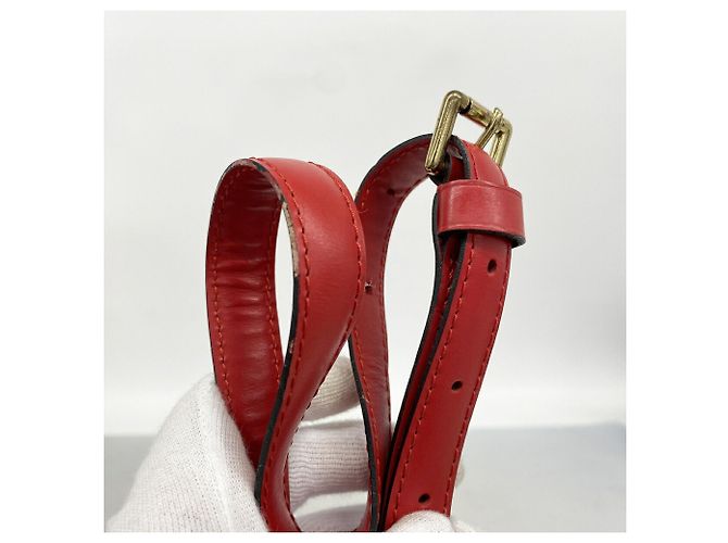 Borsa a tracolla Louis Vuitton Epi Capucines Rosso - vista 8