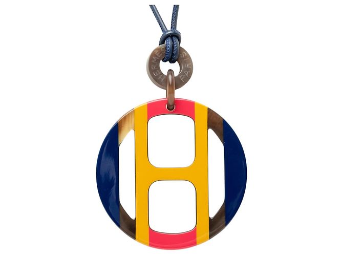 Collana con pendente Hermès H Equipe in corno di bufalo blu - vista 2