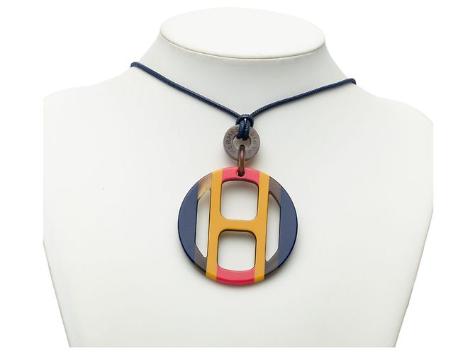 Collana con pendente Hermès H Equipe in corno di bufalo blu - vista 6