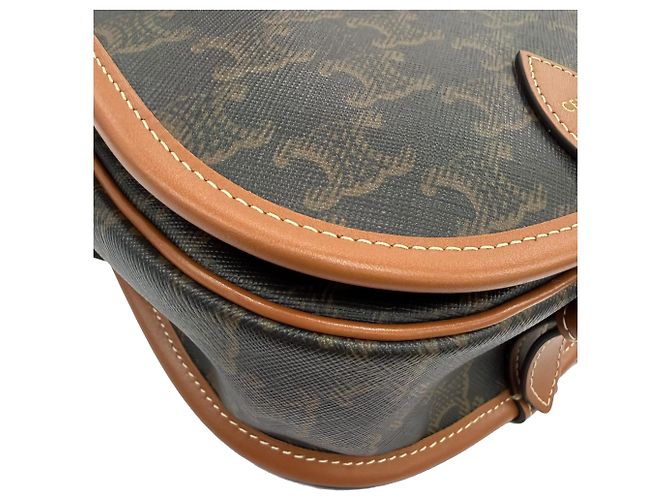 Céline Celine Brown Medium Triomphe Coated Canvas Folco Crossbody Marrone Marrone scuro - vista 6