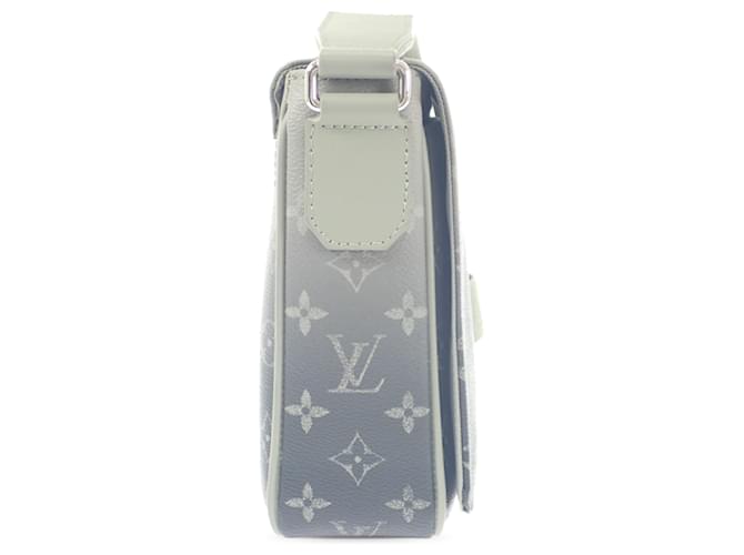 Louis Vuitton Green Monogram Gradient District PM Verde - vista 11