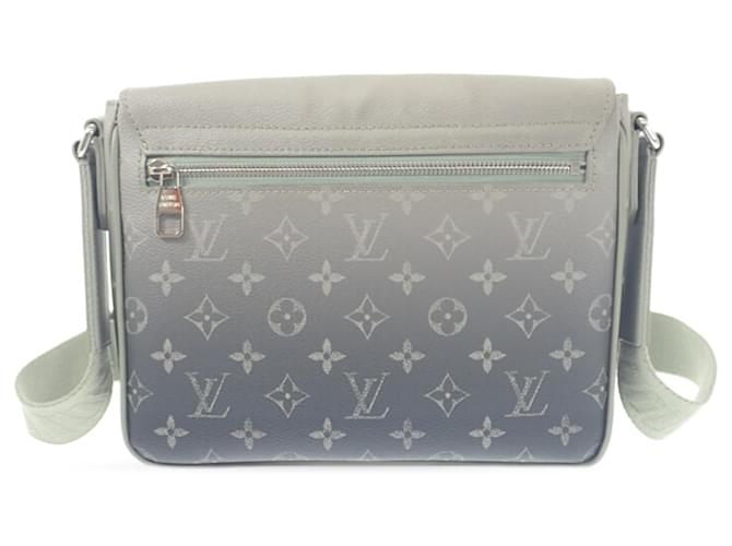 Louis Vuitton Green Monogram Gradient District PM Verde - vista 2