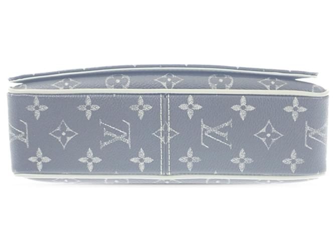 Louis Vuitton Green Monogram Gradient District PM Verde - vista 3