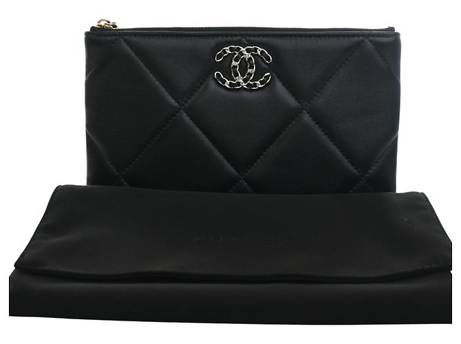 Pouch Chanel 19 O Case Small in pelle di agnello nera Nero - vista 13