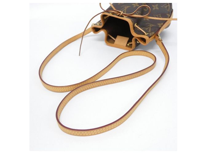 Noe Borsa a tracolla Louis Vuitton Monogram Nano Noé Marrone - vista 8