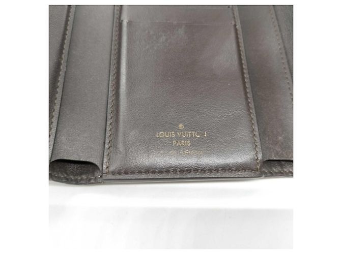 Cartera tri-fold Louis Vuitton en piel Taurillon beige - vista 10
