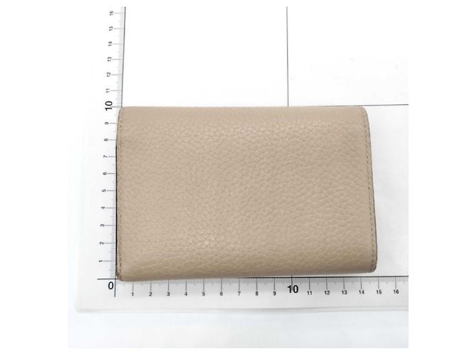 Cartera tri-fold Louis Vuitton en piel Taurillon beige - vista 2