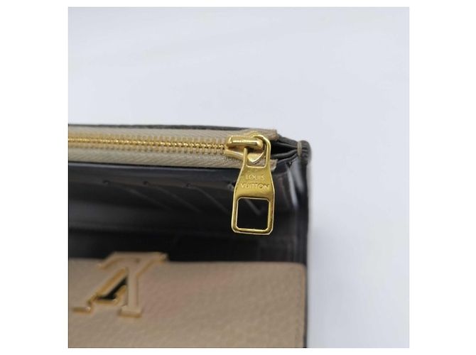 Cartera tri-fold Louis Vuitton en piel Taurillon beige - vista 7