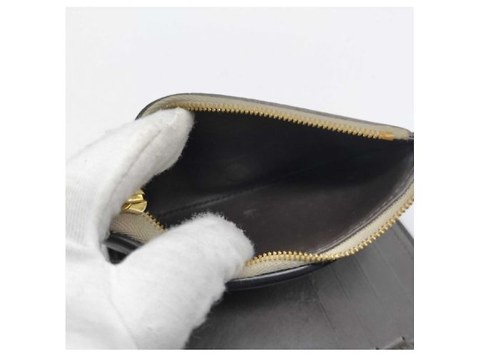 Cartera tri-fold Louis Vuitton en piel Taurillon beige - vista 9