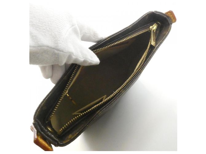 Borsa a tracolla Louis Vuitton Monogram Looping MM M51146 Marrone - vista 5