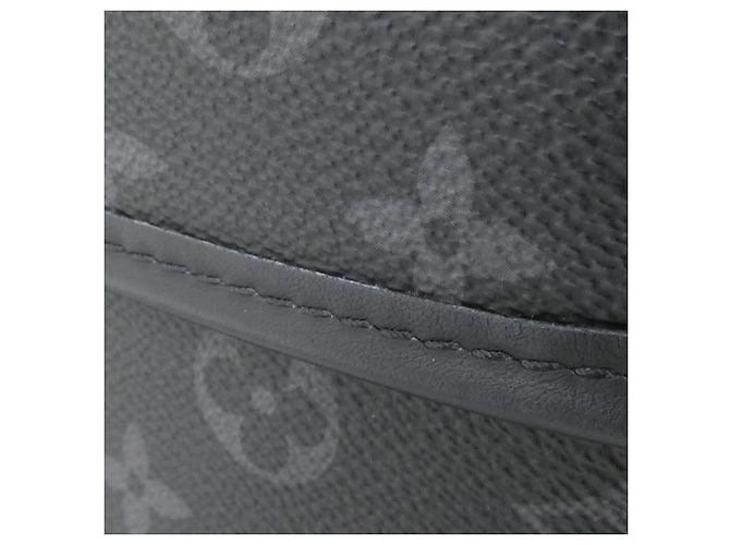Bolsa de Ombro Louis Vuitton Monogram Eclipse Courier Preto - vista 4