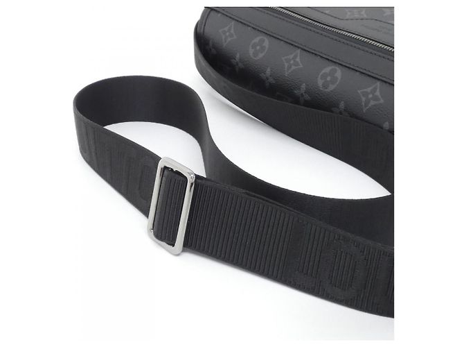 Bolsa de Ombro Louis Vuitton Monogram Eclipse Courier Preto - vista 6