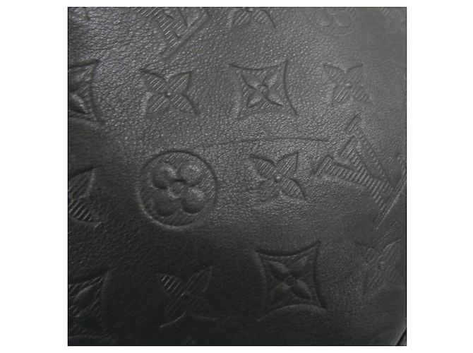 Bumbag Sac banane Louis Vuitton Monogram Shadow Discovery Noir - vue 4