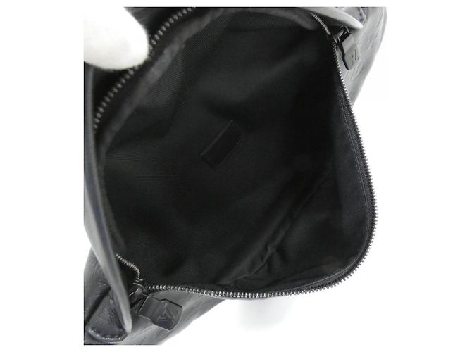 Bumbag Sac banane Louis Vuitton Monogram Shadow Discovery Noir - vue 7