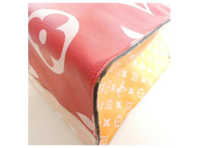Borsa Louis Vuitton Monogram Giant OnTheGo GM Rosso - vista 3