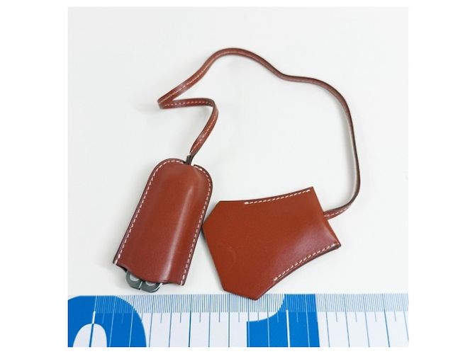 Hermès Charm per borsa Hermes Handbag Charm Keyfetout in Brown Marrone - vista 2