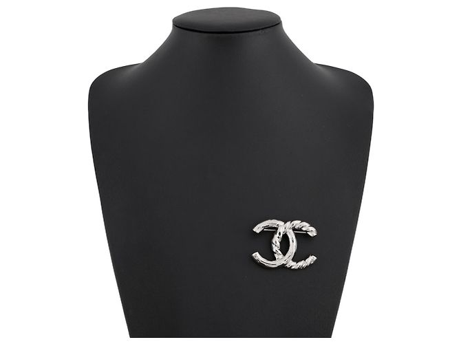 Spilla in metallo Chanel Coco Mark Twist Argento - vista 4