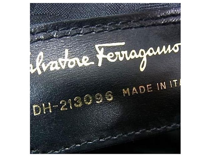 Borsa a tracolla Salvatore Ferragamo Vara in pelle di vitello embossed nera Nero - vista 6