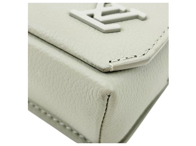 Borsa a tracolla Louis Vuitton Aerogram Fastline Verde - vista 4