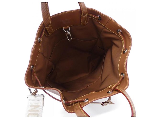Borsa a tracolla Louis Vuitton Epi XL Maxi Noe Cognac - vista 9