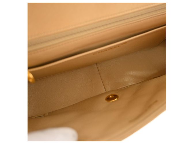 Chanel Vintage Diana Flap Quilted Lambskin Medium Beige - vista 3