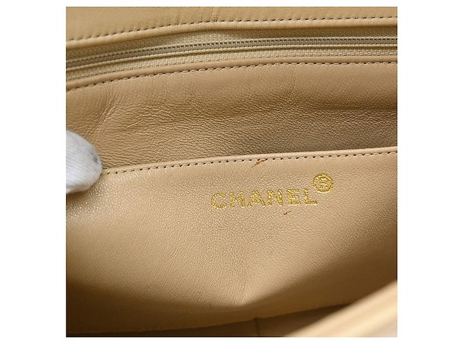 Chanel Vintage Diana Flap Quilted Lambskin Medium Beige - vista 4