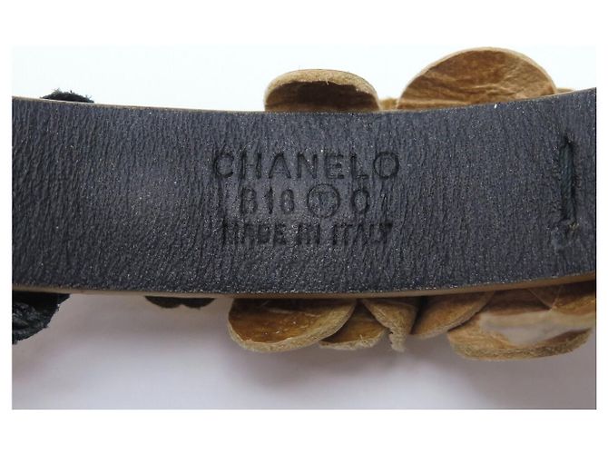 FASCIA PER CAPELLI CHANEL FIORI CAMELIE IN PELLE DORATA T55 A 62 CM D'oro - vista 5