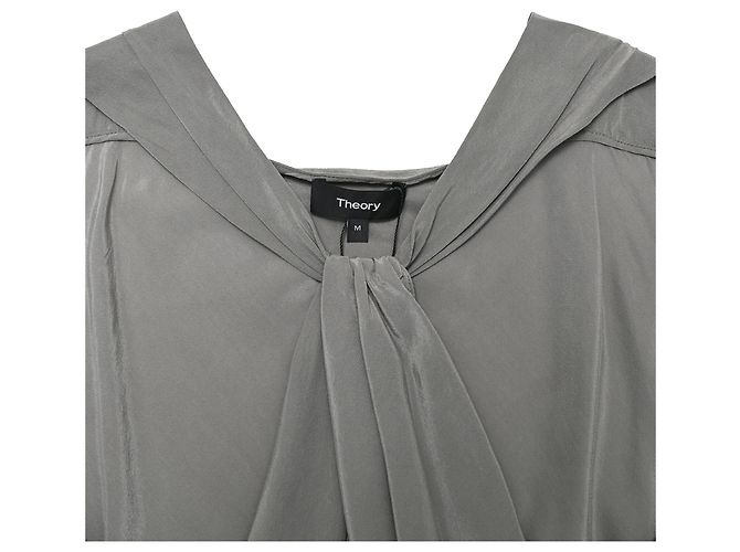 Blusa de cuello halter torcido Theory en seda gris - vista 5