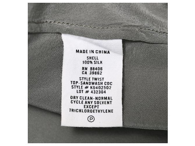 Blusa de cuello halter torcido Theory en seda gris - vista 6