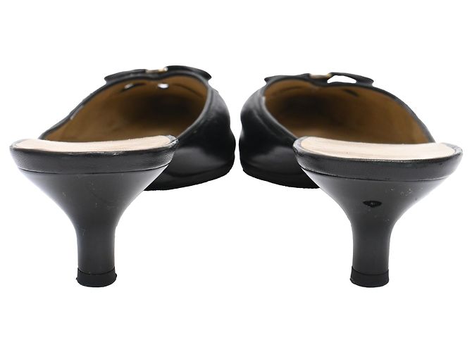 Salvatore Ferragamo Mules con tacco a punta e fiocco Ferragamo in pelle nera Nero - vista 3