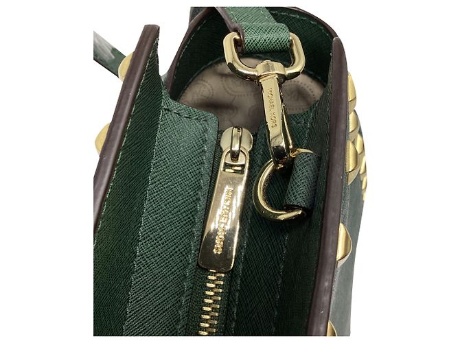 Bolsa Satchel Selma Medium com tachas Michael Kors em couro verde - vista 11