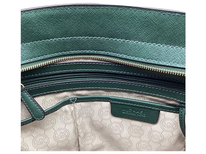 Bolsa Satchel Selma Medium com tachas Michael Kors em couro verde - vista 9