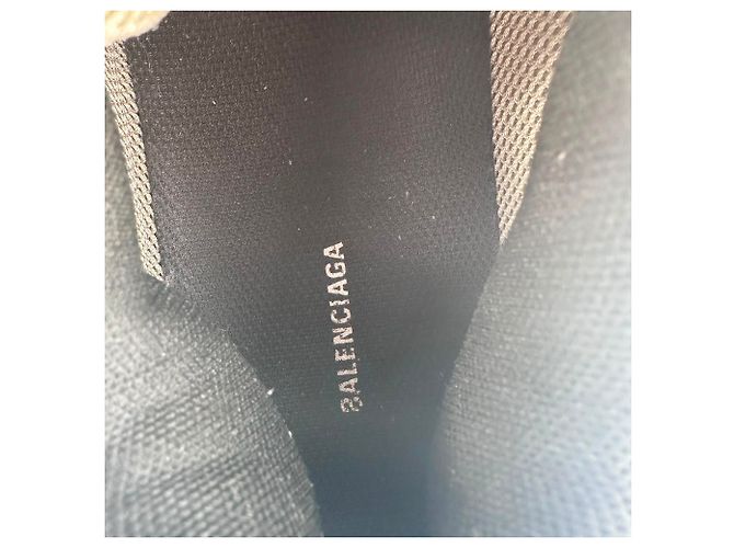 Baskets Balenciaga Triple S en daim kaki - vue 13