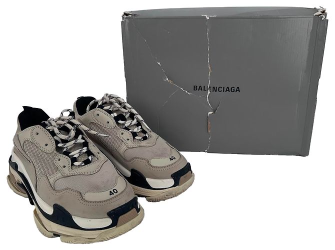 Baskets Balenciaga Triple S en daim kaki - vue 22